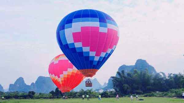阳朔坐热气球俯瞰桂林山水